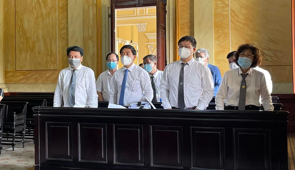 Các luật sư tại phiên xử dự kiến đến ngày 14-4. Ảnh: HOÀNG YẾN