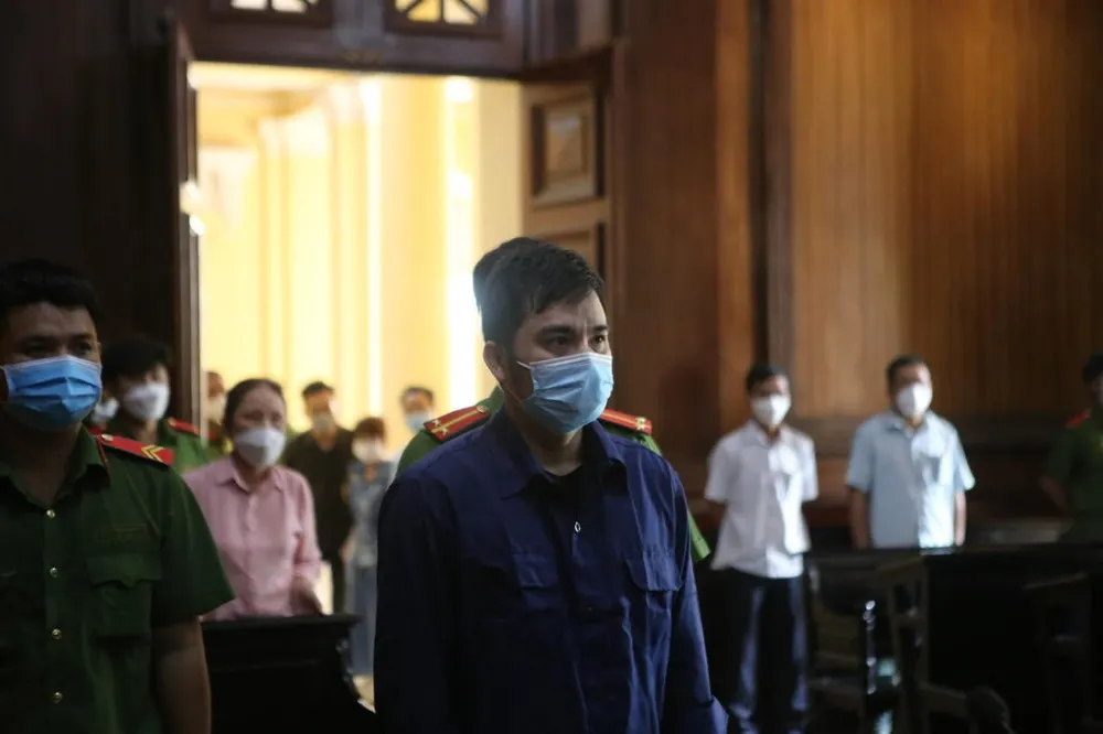 Bị cáo Lê Chí Thành ngghe tuyên án. Ảnh: HOÀNG YẾN Bị cáo Lê Chí Thành ngghe tuyên án. Ảnh: HOÀNG YẾN