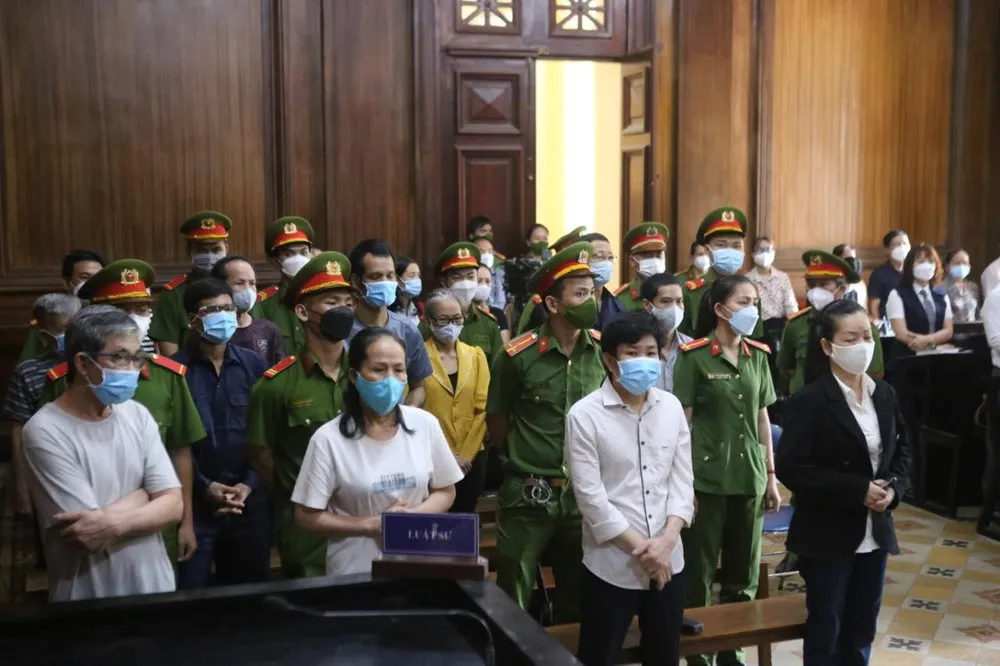 Các bị cáo tại phiên xử ngày 18-4. Ảnh: HOÀNG YẾN Các bị cáo tại phiên xử ngày 18-4. Ảnh: HOÀNG YẾN