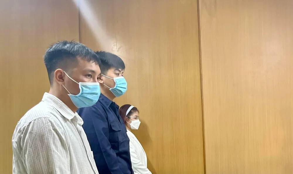 Các bị cáo nghe tòa tuyên án. Ảnh: HOÀNG YẾN Các bị cáo nghe tòa tuyên án. Ảnh: HOÀNG YẾN