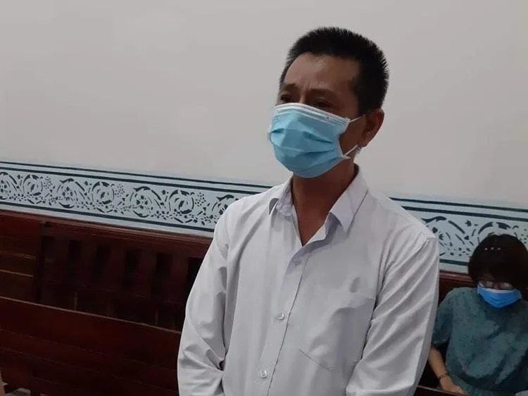 Nhà thơ Trương Minh Nhật tại tòa. Ảnh: H.N Nhà thơ Trương Minh Nhật tại tòa. Ảnh: H.N