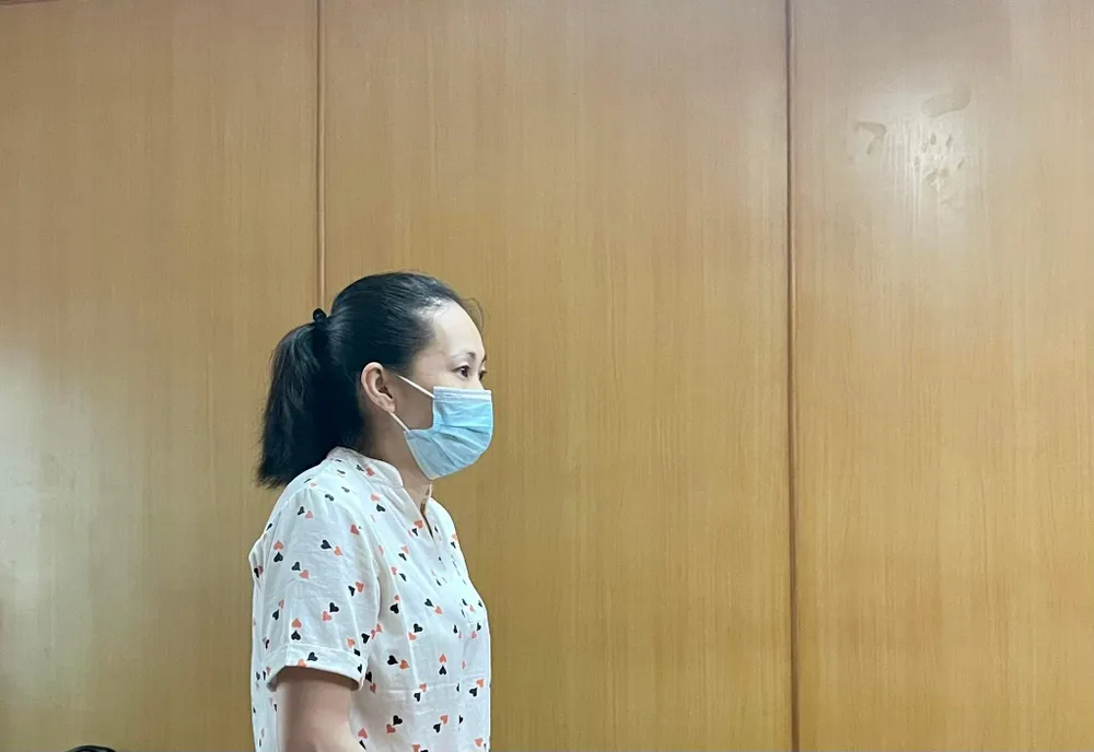 Bị cáo Trịnh Hữu Tú Trân tại tòa ngày 27-4. Ảnh: HOÀNG YẾN Bị cáo Trịnh Hữu Tú Trân tại tòa ngày 27-4. Ảnh: HOÀNG YẾN