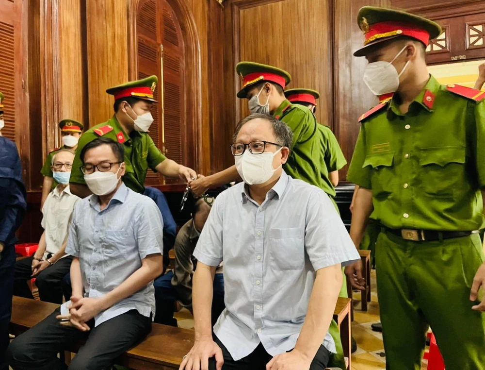 Hai bị cáo Tề Trí Dũng và Tất Thành Cang tại phiên sơ thẩm. Ảnh: N.Nhi