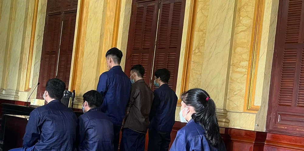 Các bị cáo tại phiên xử sáng 5-5. Ảnh: HOÀNG YẾN