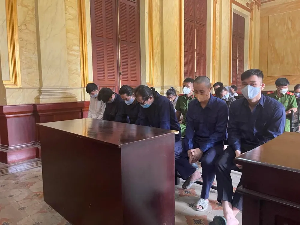 Các bị cáo trong đường dây mại dâm. Ảnh: HOÀNG YẾN Các bị cáo trong đường dây mại dâm. Ảnh: HOÀNG YẾN