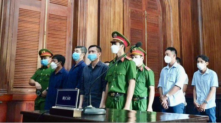 Các bị cáo tại phiên xử ngày 20-5. Ảnh: HOÀNG YẾN