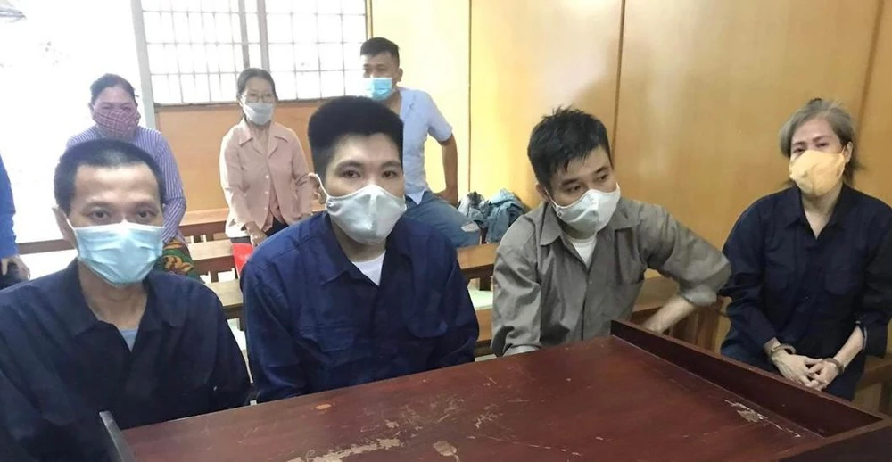 Các bị cáo tại phiên xử. Ảnh: HOÀNG YẾN