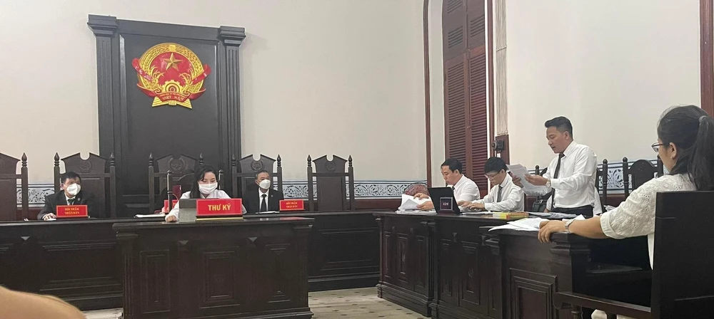 Luật sư đang tranh luận tại phiên xử ngày 30-5. Ảnh: HOÀNG YẾN Luật sư đang tranh luận tại phiên xử ngày 30-5. Ảnh: HOÀNG YẾN