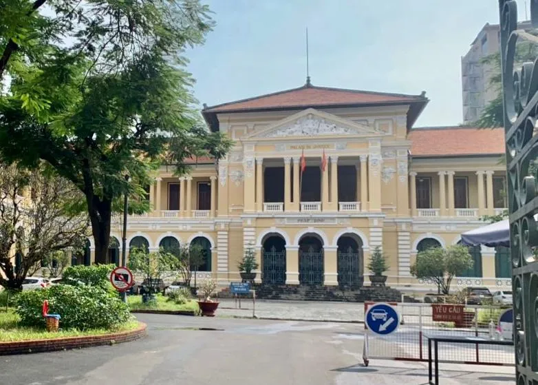 Tại tòa, bị cáo trình bày hoàn toàn bất ngờ và quá sốc trước yêu cầu bồi thường mà phía bị hại đưa ra. Ảnh: HOÀNG YẾN