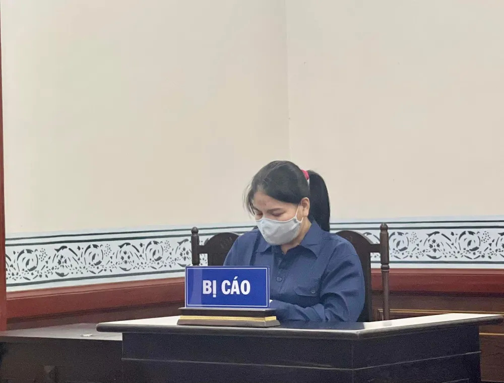 Bị cáo Nguyễn Thị Thanh Thúy nghe tuyên án. Ảnh: HOÀNG YẾN