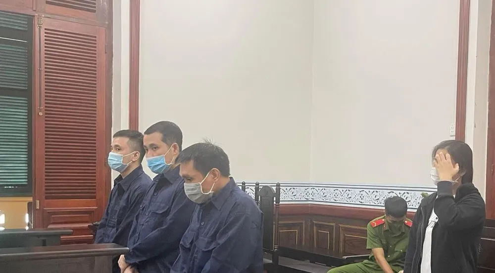 Các bị cáo nghe HĐXX tuyên án. Ảnh: HOÀNG YẾN Các bị cáo nghe HĐXX tuyên án. Ảnh: HOÀNG YẾN