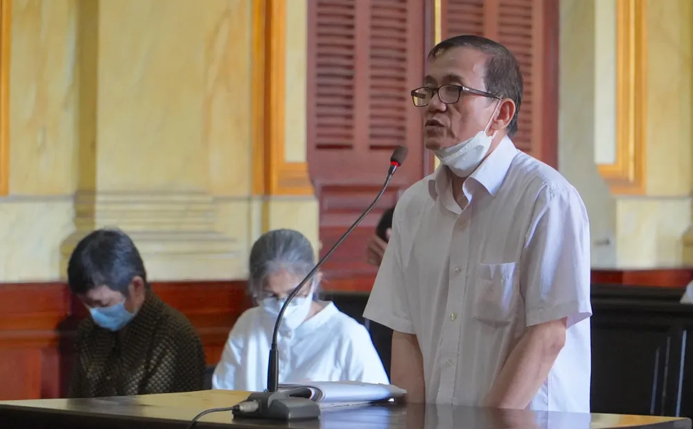 Bị cáo Trương Vui đang trả lời HĐXX. Ảnh: H.Y Bị cáo Trương Vui đang trả lời HĐXX. Ảnh: H.Y