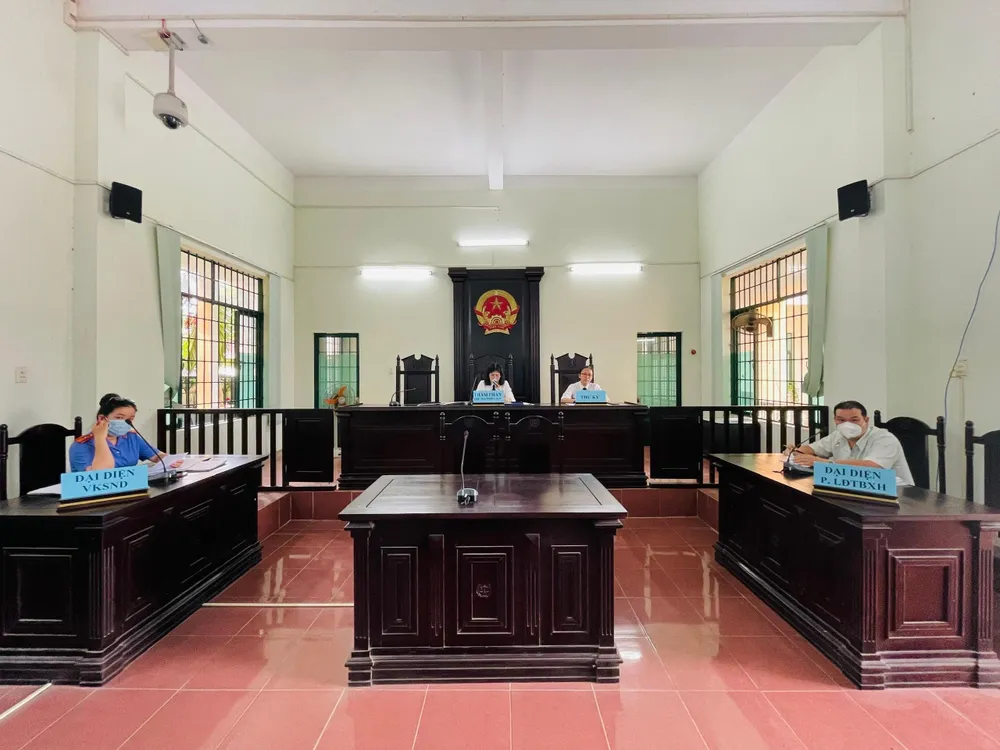 Đầu cầu trung tâm phòng xử án TAND huyện. Ảnh: TACC Đầu cầu trung tâm phòng xử án TAND huyện. Ảnh: TACC