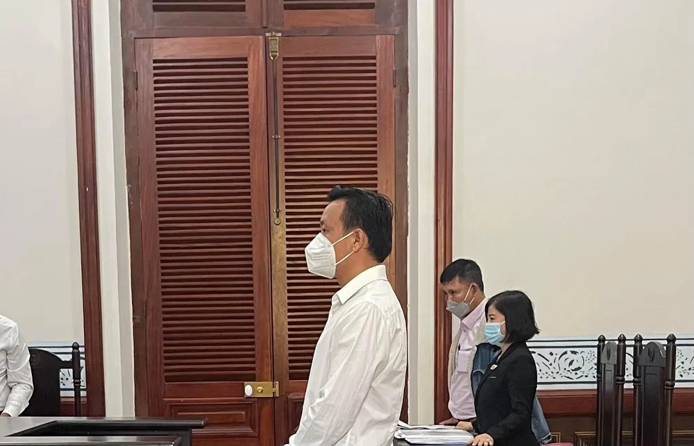 Bị cáo Đặng Thành Tập (áo trắng) tại phiên xử. Ảnh: H.YẾN Bị cáo Đặng Thành Tập (áo trắng) tại phiên xử. Ảnh: H.YẾN