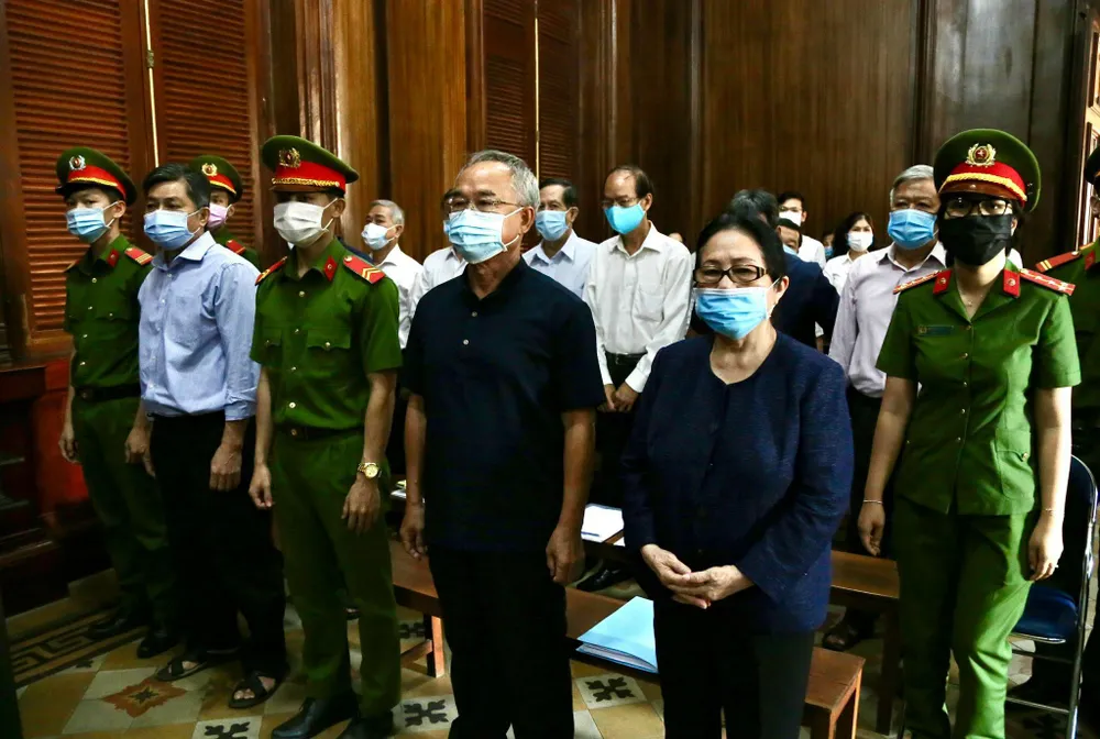 Án sơ thẩm của TAND TP.HCM tuyên phạt bị cáo Diệp tù chung thân. Ảnh: T.Giang Án sơ thẩm của TAND TP.HCM tuyên phạt bị cáo Diệp tù chung thân. Ảnh: T.Giang