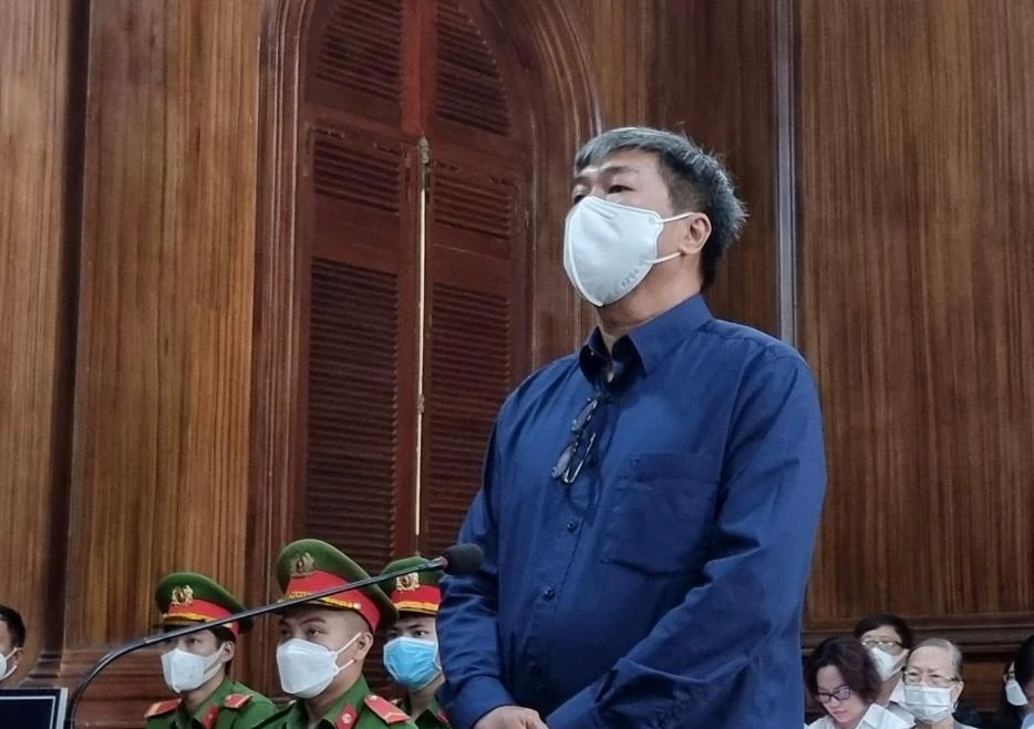 Bị cáo Hải nghe HĐXX tuyên án. Ảnh: H.YẾN