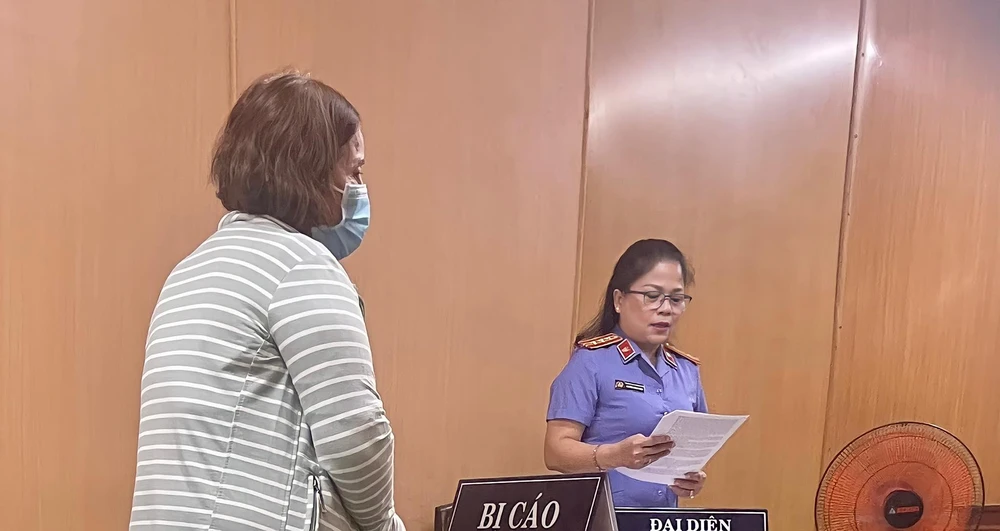 VKS đang luận tội bị cáo Hoa. Ảnh: H.YẾN