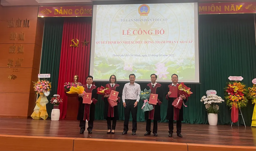 Các thẩm phán cao cấp mới tại TAND Cấp cao tại TP.HCM. Ảnh: HOÀNG YẾN