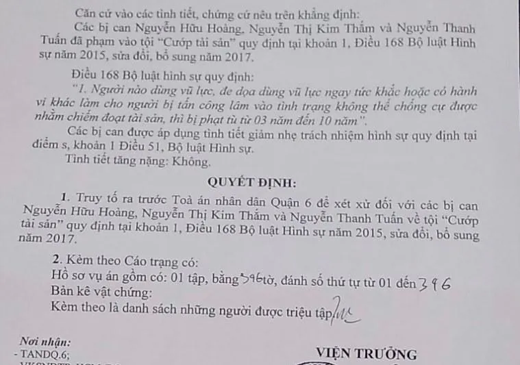 VKS truy tố ba bị cáo theo khoản 1 Điều 168, BLHS. Ảnh: H.YẾN