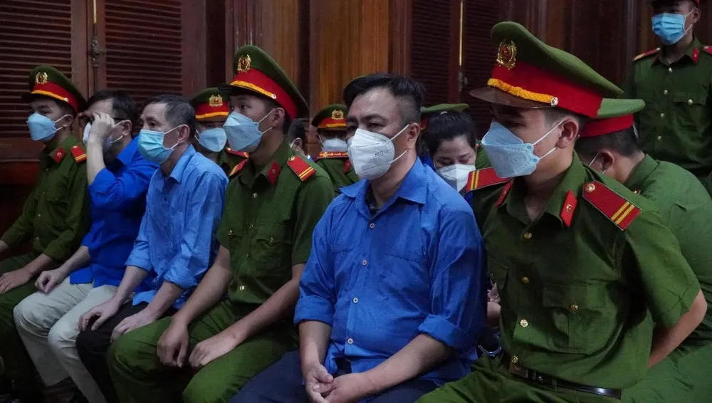 Các bị cáo trước khi HĐXX tuyên án. Ảnh: H.YẾN