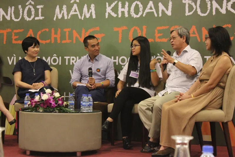 Ngôi trường đầu tiên dạy về người đồng tính ảnh 1