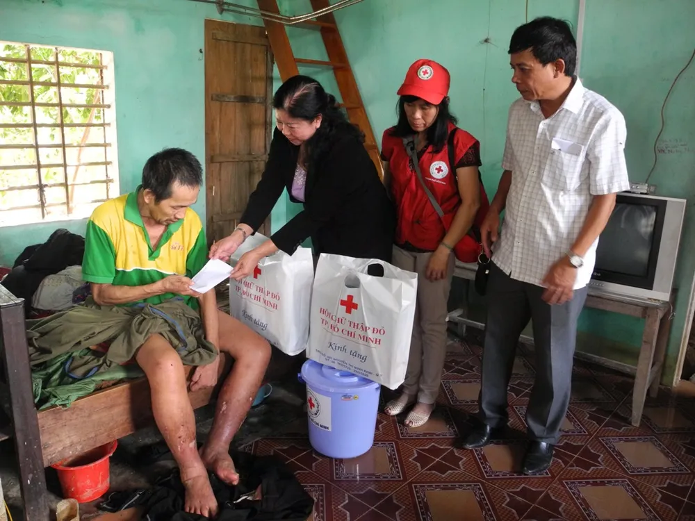 Hơn 500 triệu từ các thùng từ thiện bên đường ảnh 2