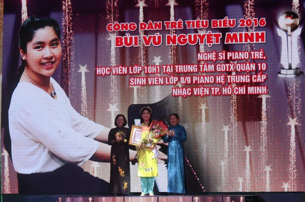 Bùi Vũ Nguyệt Minh được vinh danh