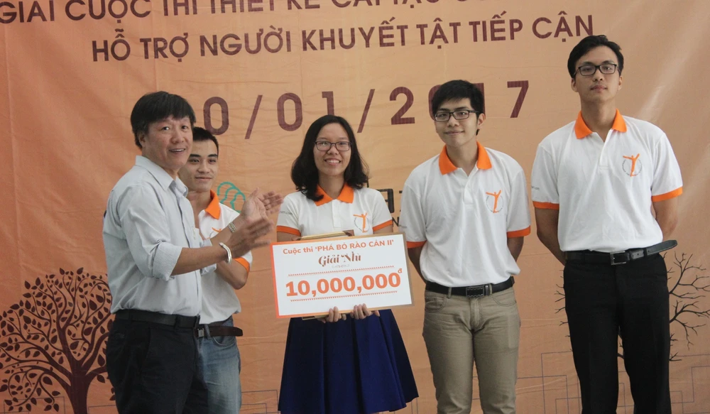 Sinh viên đề xuất tháo bỏ bục giảng ảnh 3