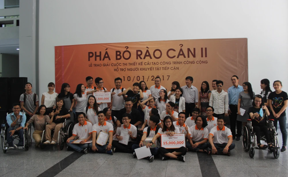 Sinh viên đề xuất tháo bỏ bục giảng