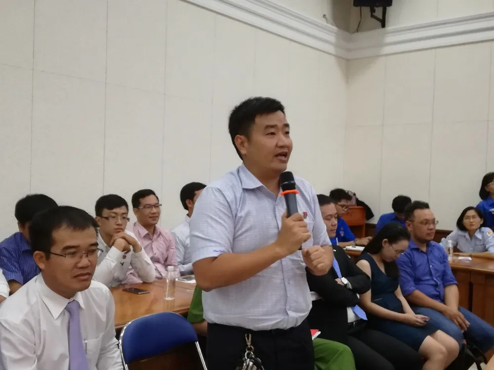Cử tri trẻ TP.HCM góp 'ý tưởng không tốn đồng bạc' ảnh 1