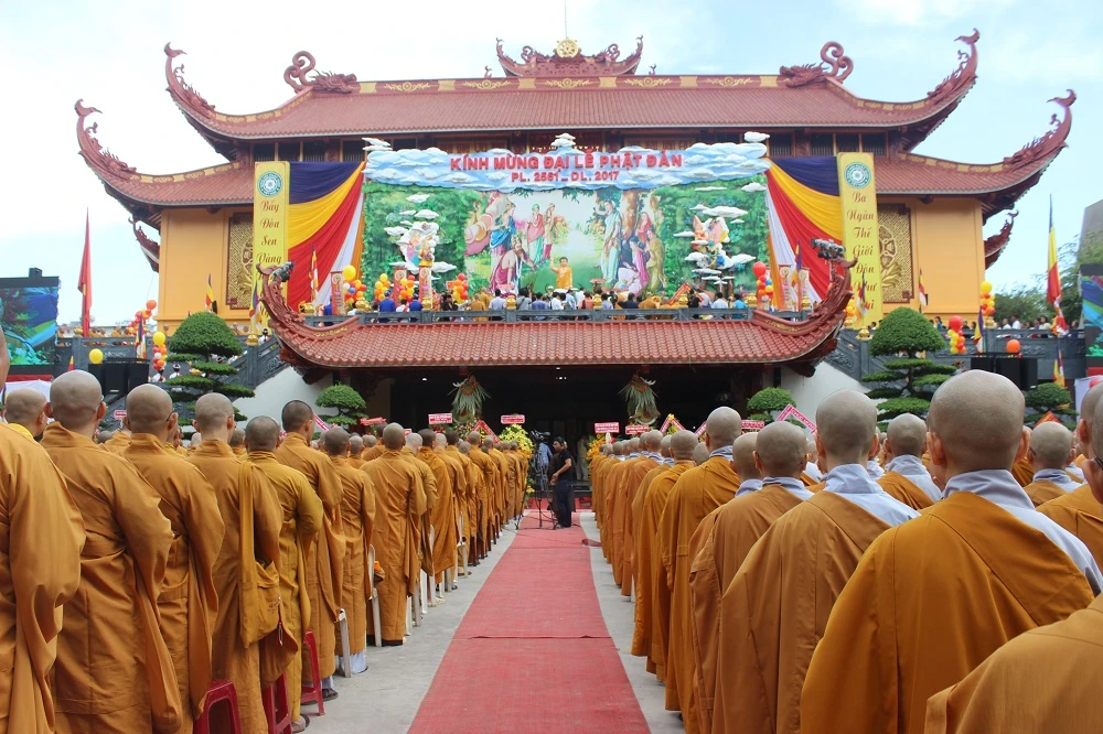 Đại lễ Phật đản diễn ra trong không khí trang nghiêm