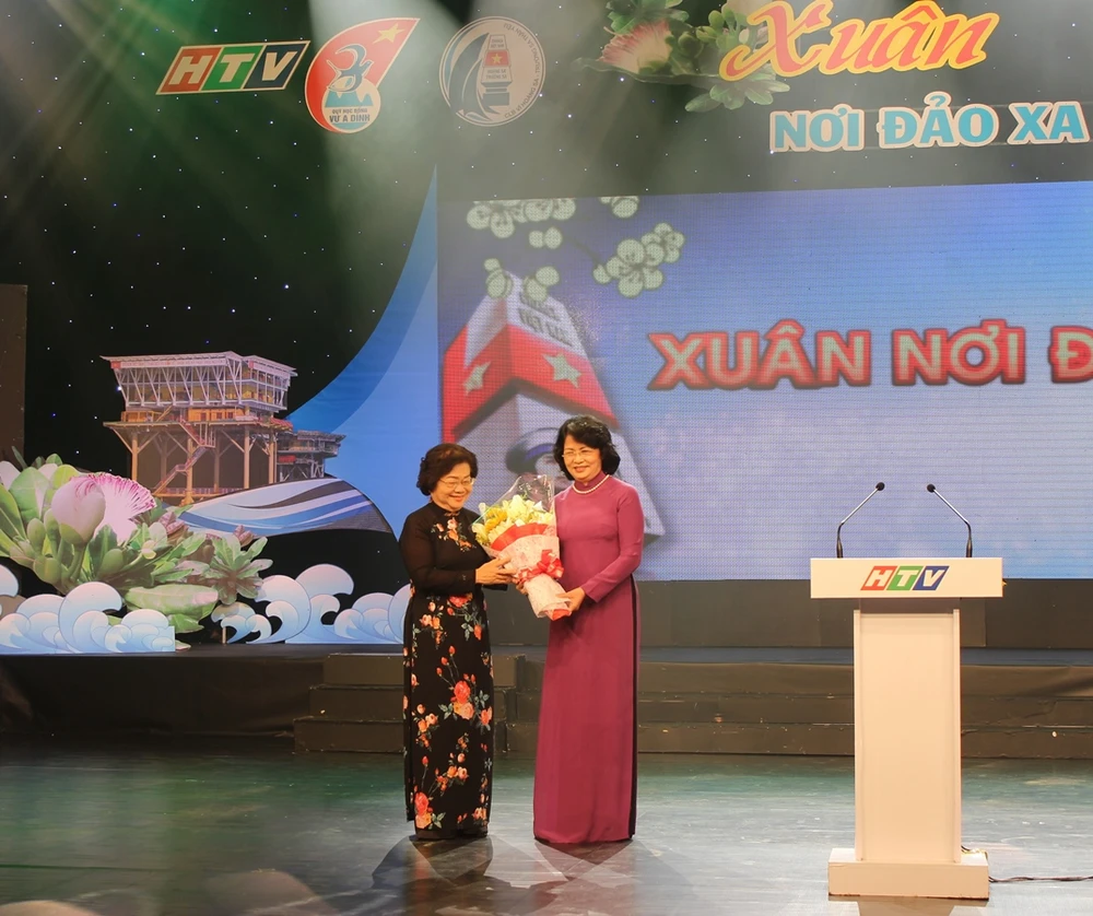 Rưng rưng khi chiến sĩ nơi đảo xa gọi bằng mẹ ảnh 6