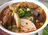 Cắt nửa lá phổi vì hóc xương cá 5 năm trước ảnh 2 Ăn bún bò, cụ ông bị cục gân bò 5 cm chắn ngang đường thở