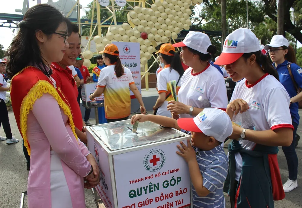 TP.HCM phát động ủng hộ đồng bào thiệt hại do lũ lụt ảnh 3