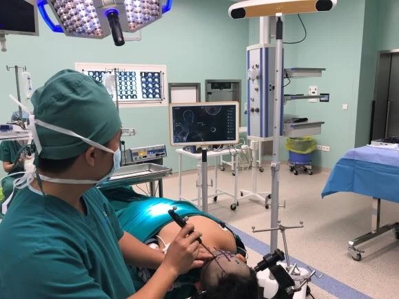 Trẻ than đau đầu: Coi chừng dấu hiệu cảnh báo bệnh nguy hiểm ảnh 1