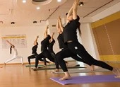 Bát nháo dạy, tập yoga