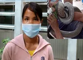 Người đàn ông ôm rắn hổ mang cấp cứu: 'Tưởng hôm qua chết rồi'
