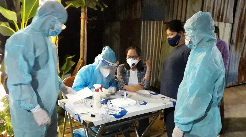 Khuya 26-5, TP.HCM ghi nhận 2 vợ chồng nghi nhiễm COVID-19 ảnh 1