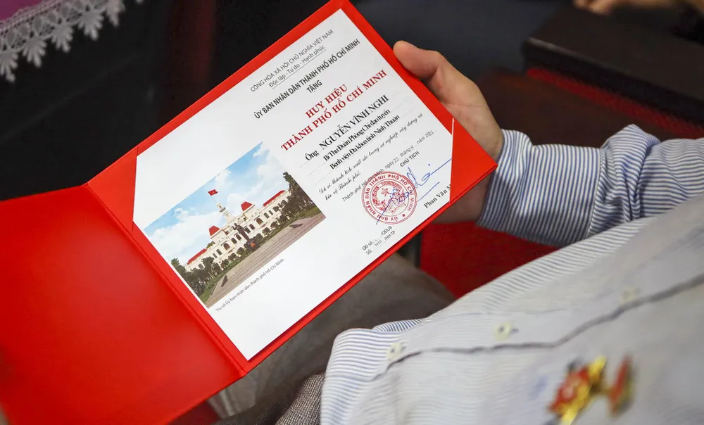 TP.HCM tri ân lực lượng hỗ trợ chống dịch COVID-19 giúp hồi sinh TP ảnh 6