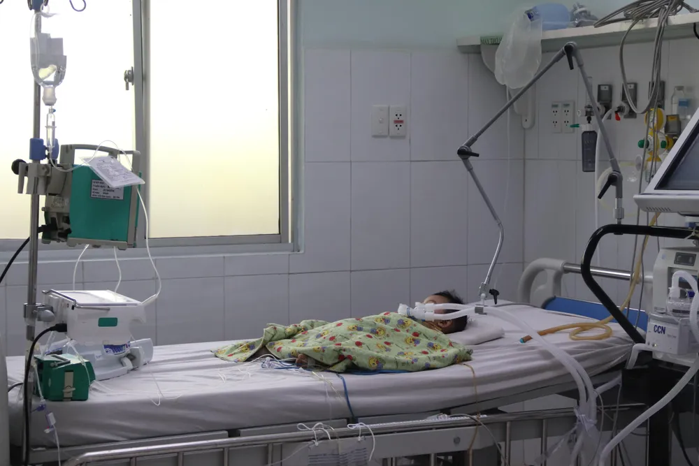 Bệnh nhi mắc COVID-19 được điều trị tại Bệnh viện Nhi đồng 2. Ảnh: HOÀNG LAN Bệnh nhi mắc COVID-19 được điều trị tại Bệnh viện Nhi đồng 2. Ảnh: HOÀNG LAN