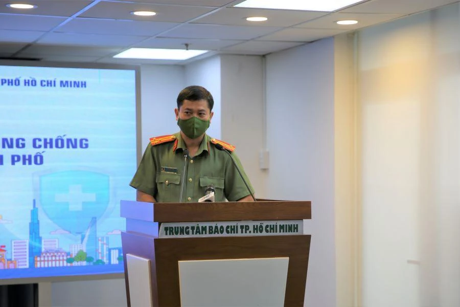 Thượng tá Lê Mạnh Hà thông tin tại buổi họp báo. Ảnh: Đan Như