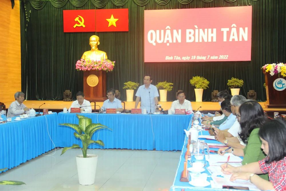 Bí thư Thành ủy TP.HCM Nguyễn Văn Nên chủ trì cuộc họp. Ảnh: HOÀNG LAN