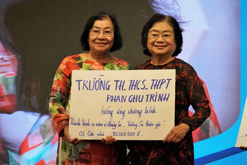 Nhiều tập thể, cá nhân hưởng ứng các hoạt động kỷ niệm "Hành trình 10 năm vì Hoàng Sa - Trường Sa thân yêu". Ảnh: BẢO PHƯƠNG