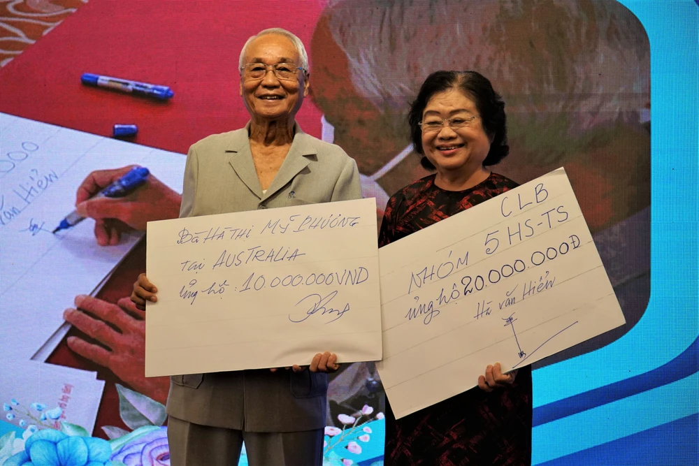 Nhiều cá nhân, đơn vị ủng hộ các hoạt động kỷ niệm "Hành trình 10 năm vì Hoàng Sa - Trường Sa thân yêu". Ảnh: BẢO PHƯƠNG