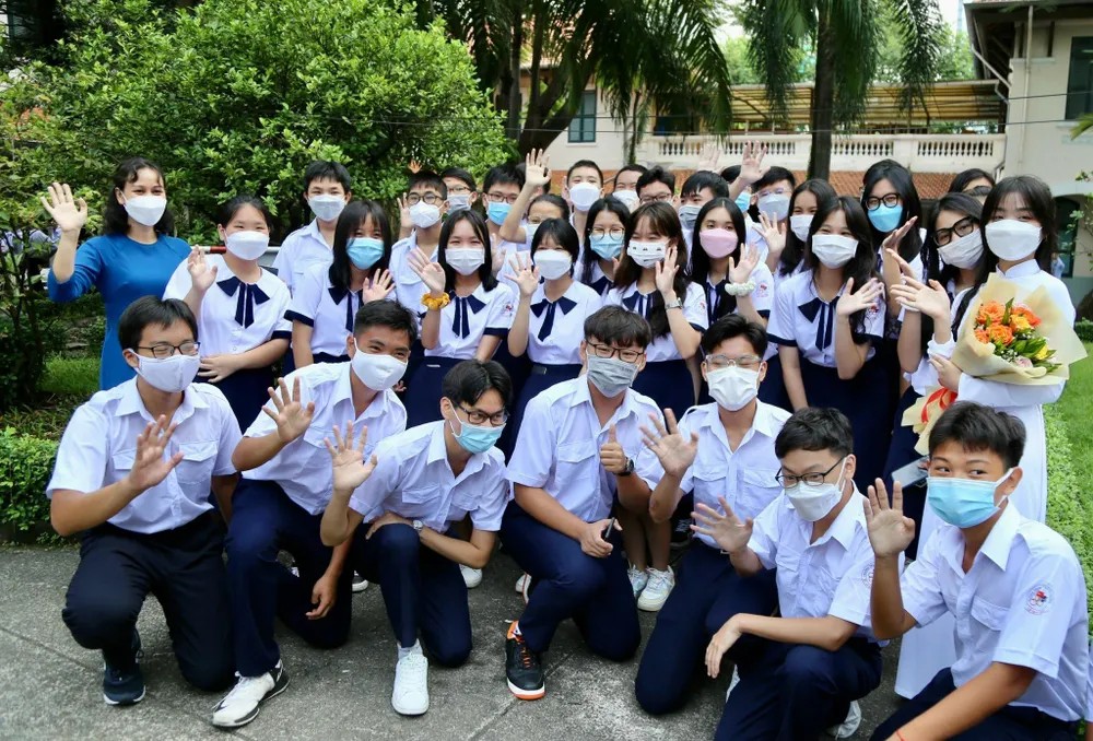 Học sinh trường THPT Lê Quý Đôn hân hoan đón năm học mới. Ảnh: TRƯỜNG GIANG