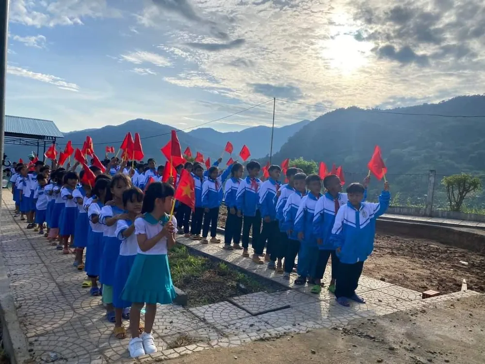 Khai giảng ở trường Phổ thông dân tộc bán trú tiểu học - THCS Trà Nam. Ảnh: Thầy Chín