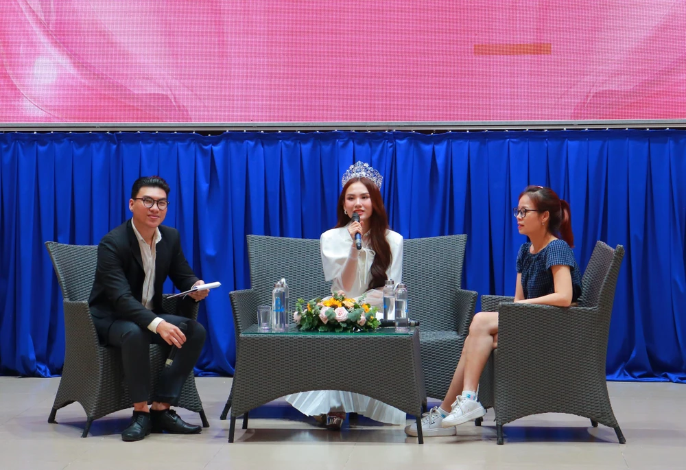Hoa hậu Mai Phương chia sẻ kinh nghiệm của bản thân về cách định vị bản thân. Ảnh: VÕ THƠ