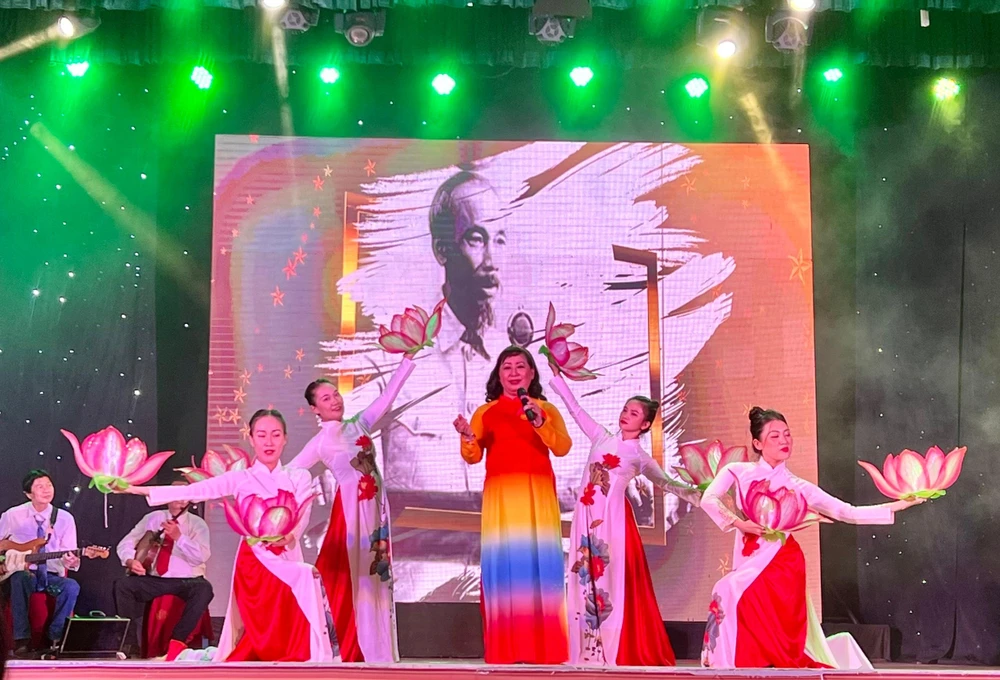 Một trong những tiết mục được chọn vào vòng chung kết Tiếng hát người làm báo.