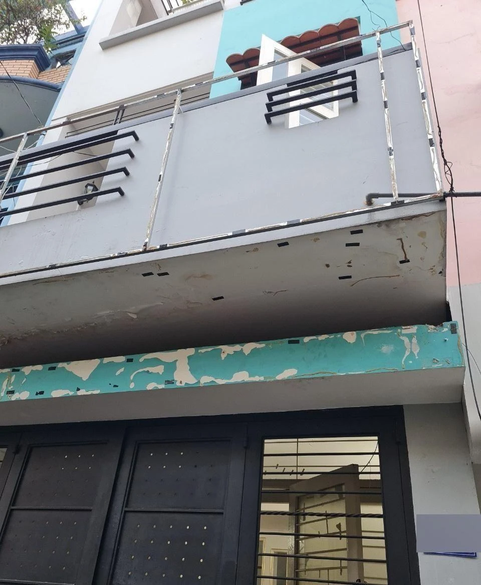 Thẩm mỹ viện Key Beauty Center, TP.HCM, nơi cô gái 25 tuổi đến đốt mỡ tử vong đã tháo gỡ biến hiệu. Ảnh: SYT