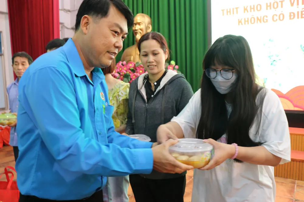 Quận Bình Tân xác lập kỷ lục từ 1.000 phần thịt kho hột vịt